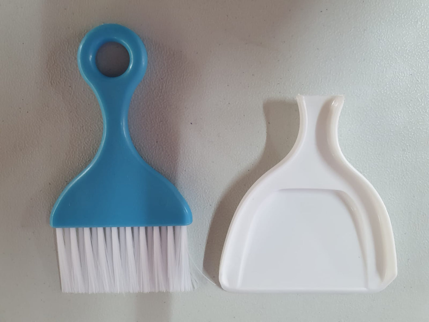 Small brush and tray